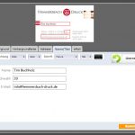 Bearbeiter Trägt Kontaktdaten Mit Durchwahl Und E-Mail In Einen Digitalen Visitenkarten-Editor Am Bildschirm Ein.