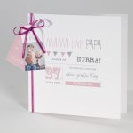 Hochzeitskarte Aus Weißem Karton Mit Rosa Akzenten, Fototag Und Deutschem Text Zur Hochzeit Am 27. April 2020.
