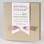 Quadratische Hochzeitseinladungskarte Mit Datum Und Namen, Vorne Rosa Gestreiftes Band, Text Auf Deutsch.