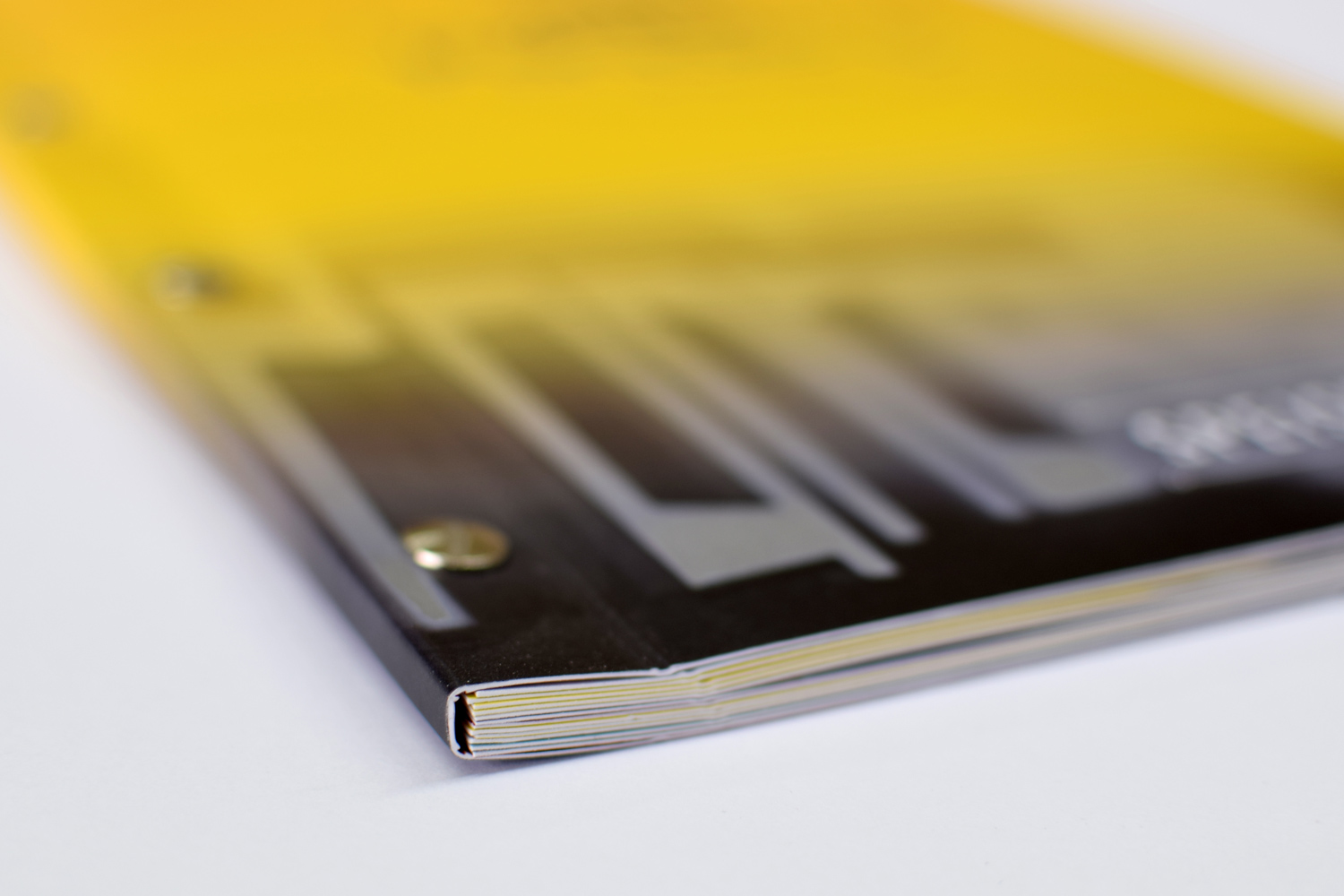 Bindung Und Heftung Buchschraubenheftung Kombiniert Mit Einem 4-Seitigen Umschlag Mit Rücken