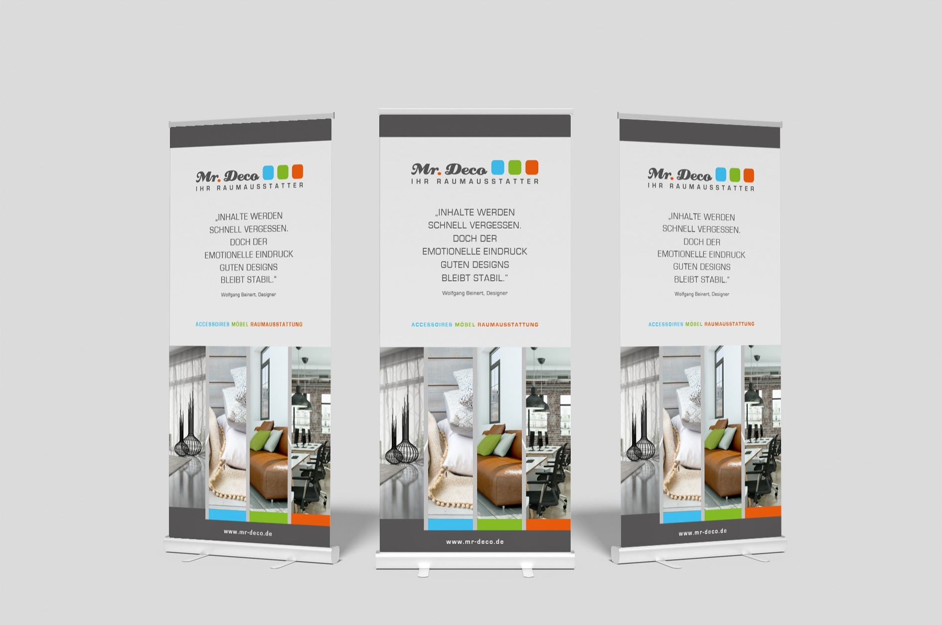 Drei Roll-up Banner mit Mr. Deco Branding, Zitat über gutes Design und Bildern moderner Raumausstattung – Druckerei Hemmersbach