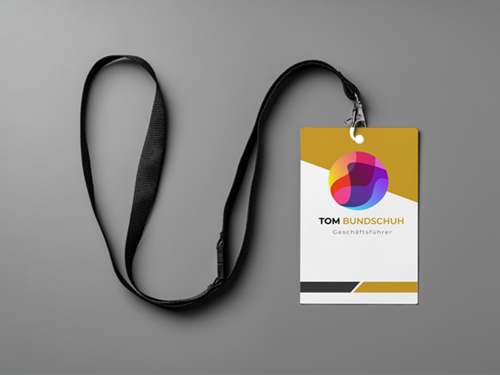 Namensschilder Bedrucktes Namensschild Mit Schwarzem Lanyard Auf Grauem Hintergrund – Druckerei Hemmersbach