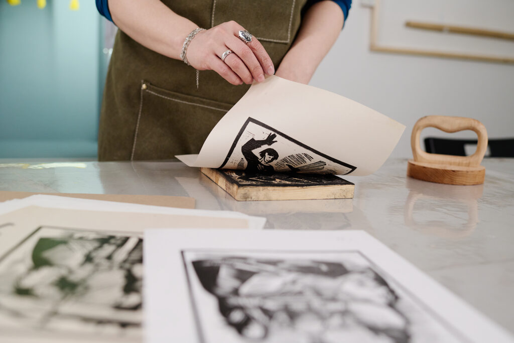 Printtrends 2026 – Wie Haptische Medien Ihre Online-Kanäle Verstärken Printtrends 2026 – Wie Haptische Medien Ihre Online-Kanäle Verstärken