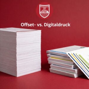 Zwei Unterschiedlich Hohe Papierstapel Liegen Auf Rotem Untergrund Mit Deutscher Beschriftung Und Einem Logo Darüber.